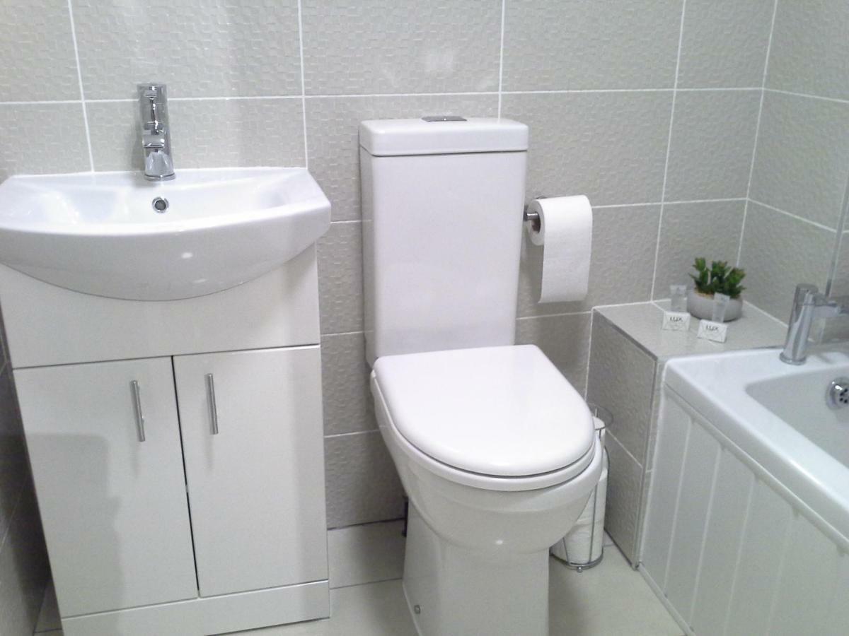 Modern Leith Apartment. Единбург Екстериор снимка