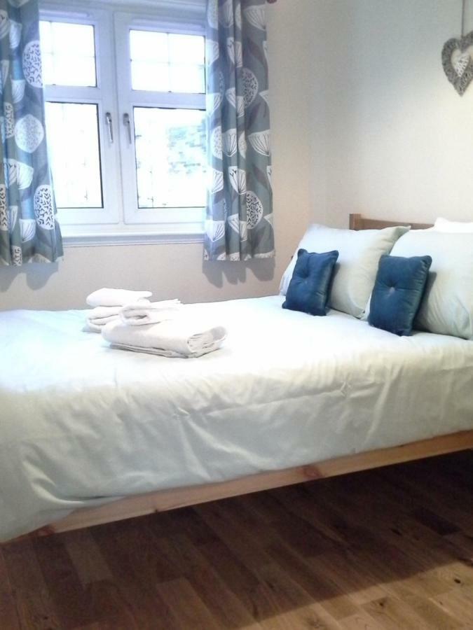 Modern Leith Apartment. Единбург Екстериор снимка