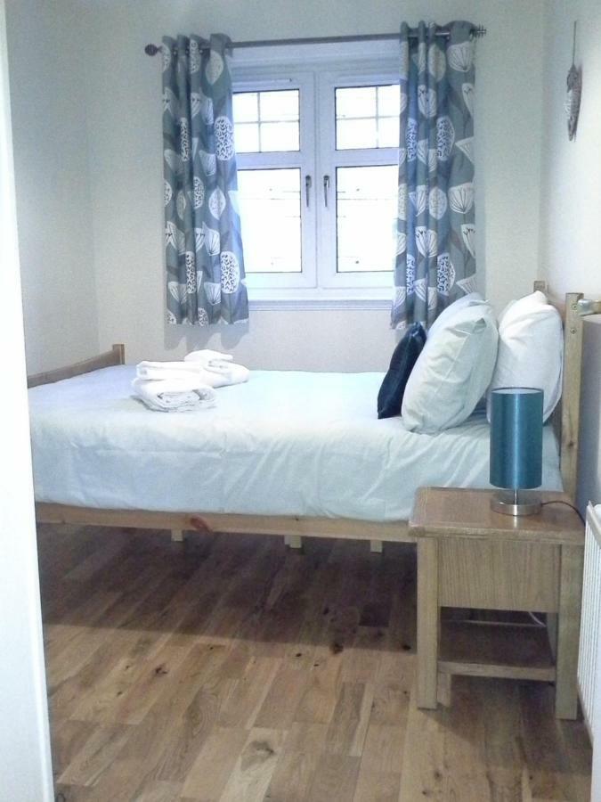 Modern Leith Apartment. Единбург Екстериор снимка